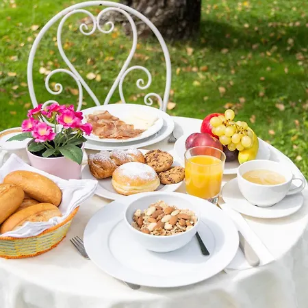 Antico Borgo Marcemigo فندق مبيت وإفطار *